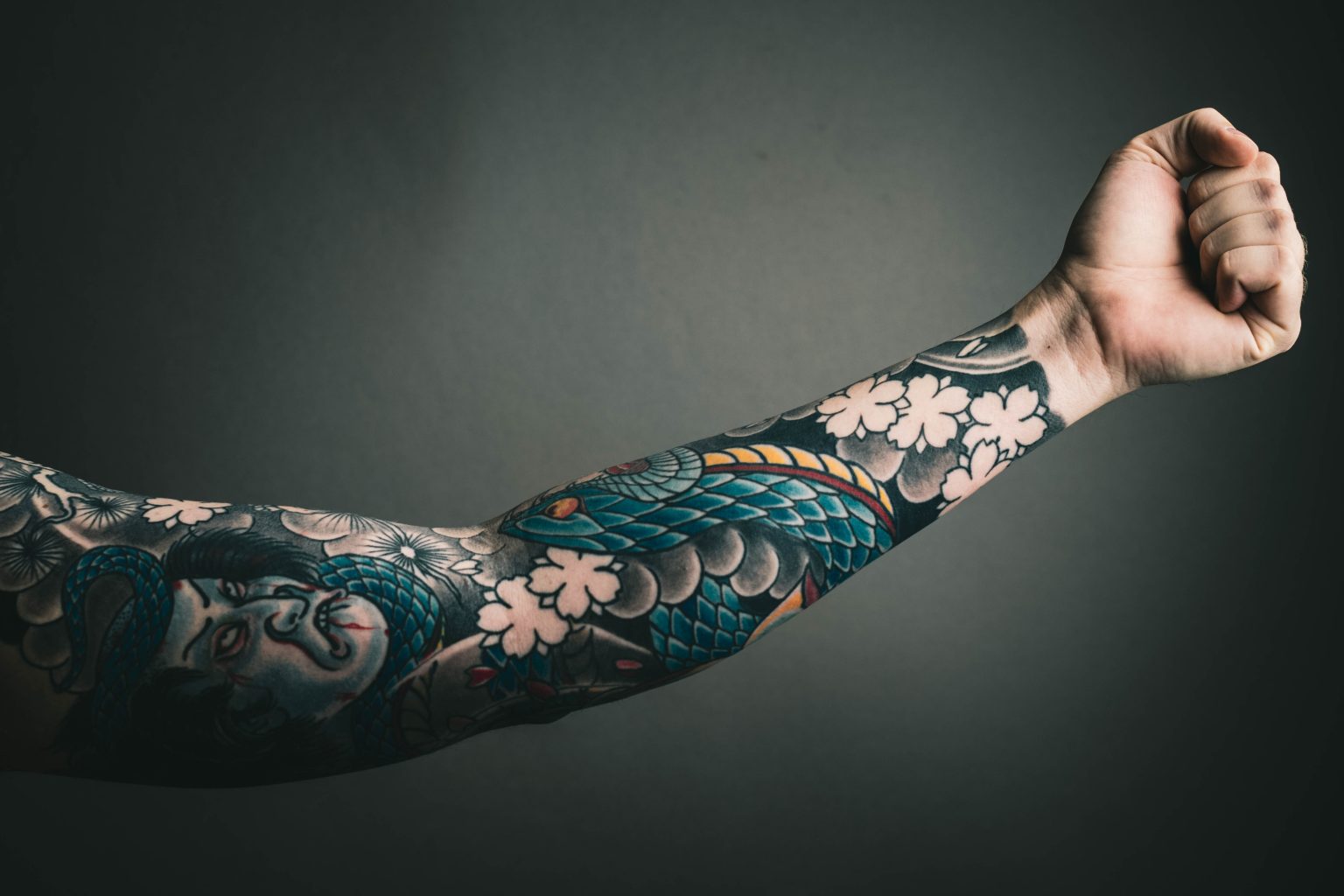 how-to-sleep-with-a-new-tattoo-guide-9-tips-tricks